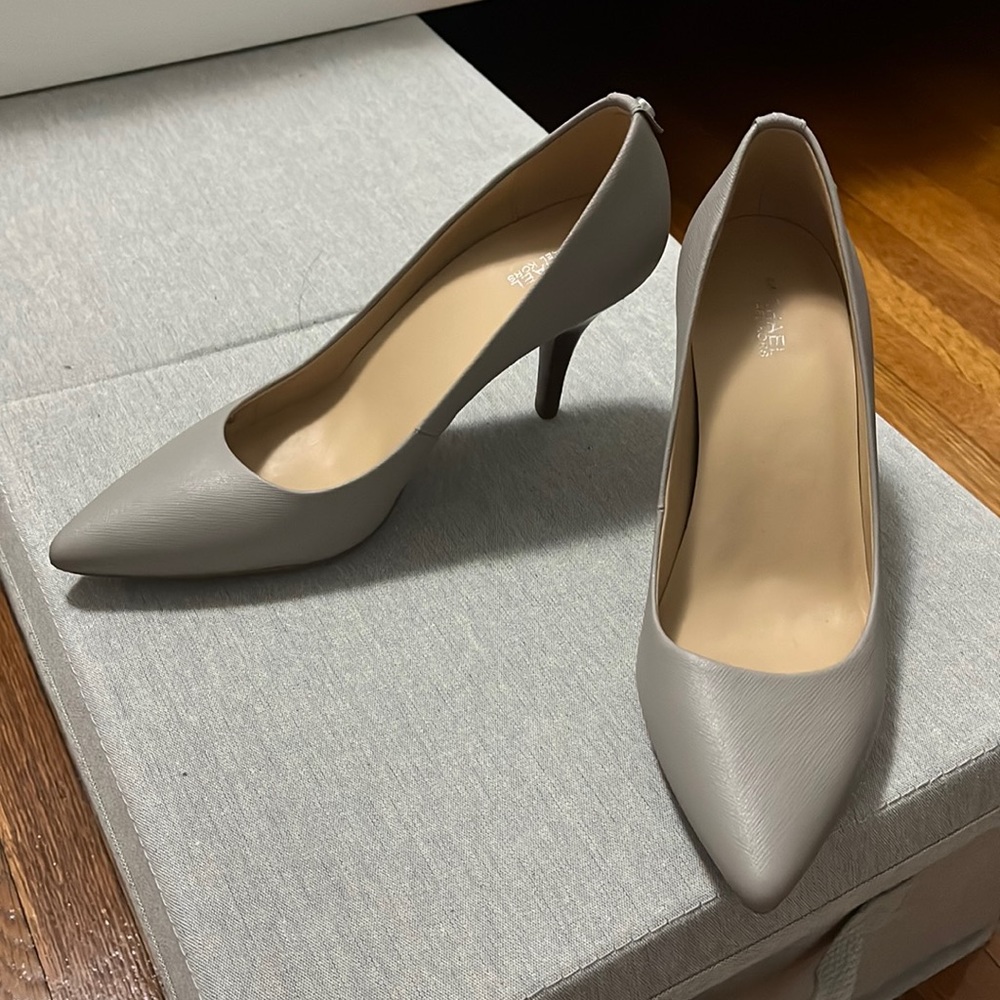 Michael Kors heels light grey with wood heels